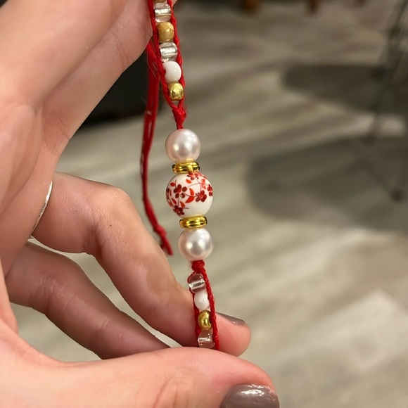 Handmade red gold and white beaded bracelet - Picture 1 of 3
